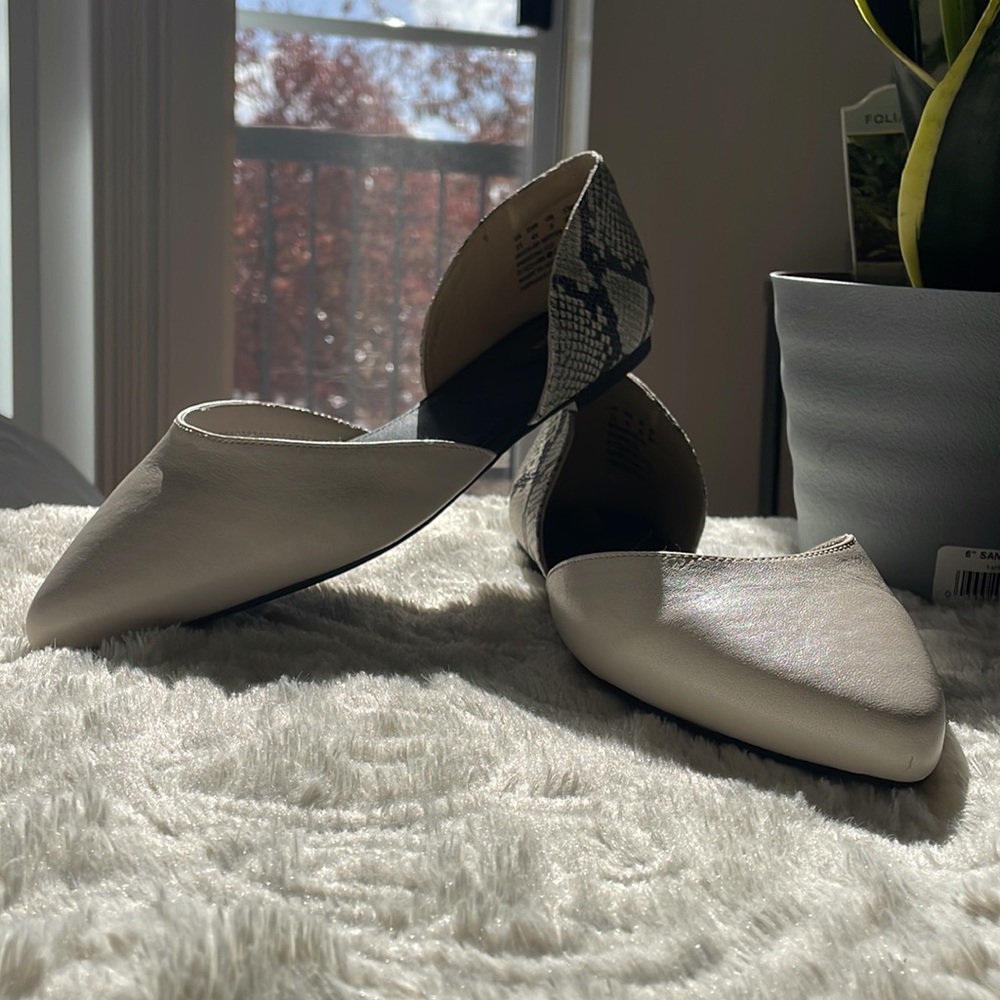 🆕Hushpuppy Snake skin flats